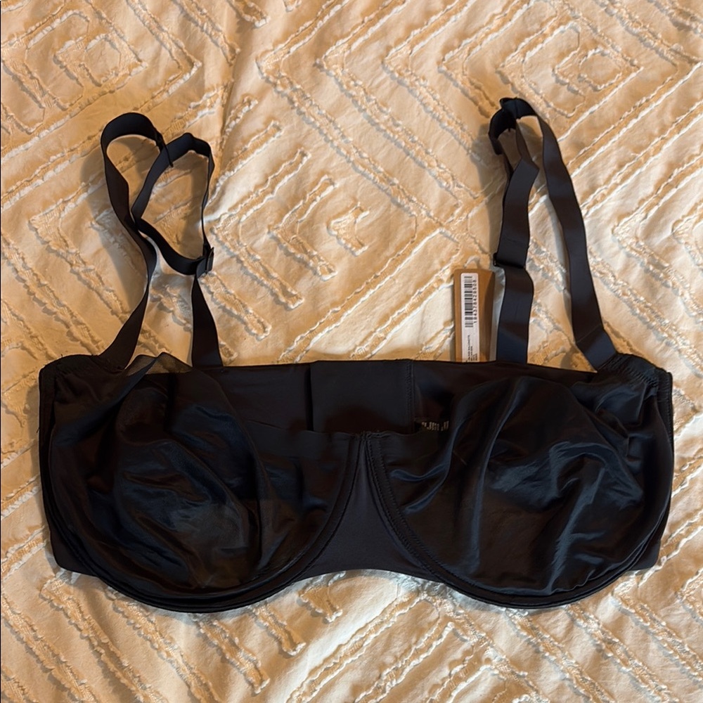 NWT Skims no show molded, unlined balconette bra